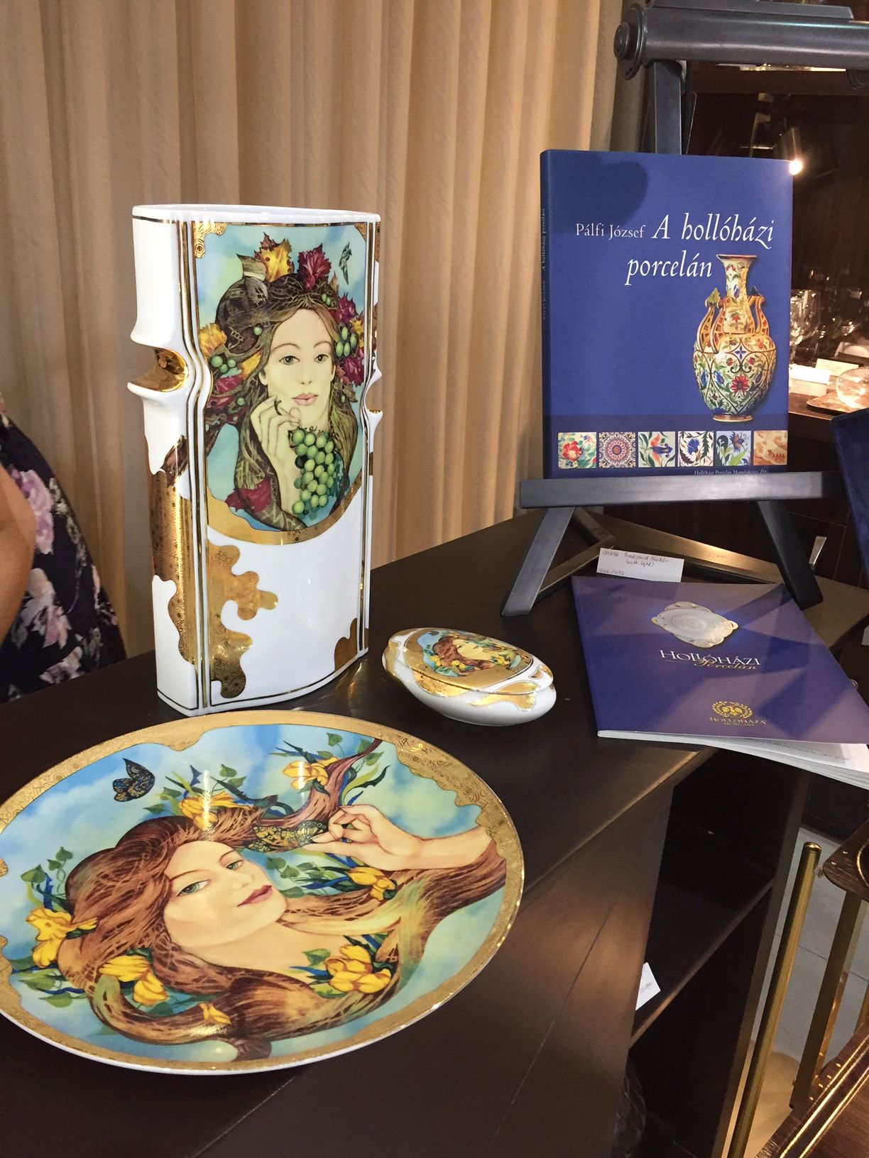 Hollóházi porcelán és magyar borbemutató 2019