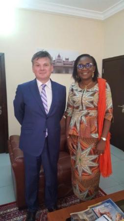 dr. Eniola Ajayi nigériai nagykövet